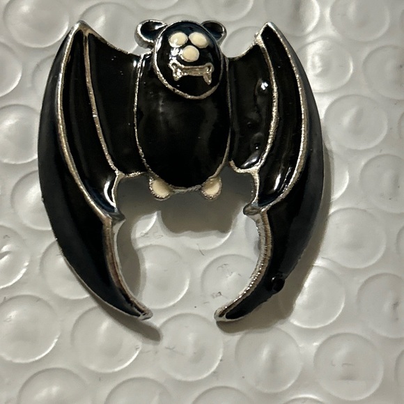 Happy Halloween black w/ silver fang Bat Brooch Pin On Card Brooch Gothic EMO - Picture 7 of 9